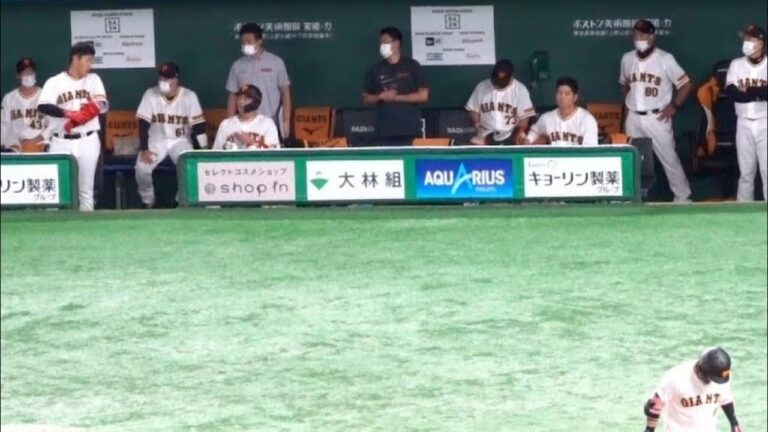 岡本和真に今永の球筋を聞かれる坂本勇人。１打席目の直後ベンチにて　…原監督坂本勇人を途中交代させた理由明かす「どういう精神状態でいるか」2022年9月19日東京ドーム