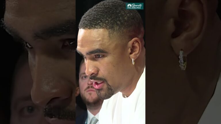 ジョバンニは、スーパー ボウルのハートブレイカーの後、素晴らしい質問の瞬間に Jalen Hurts の顔に笑顔を浮かべます