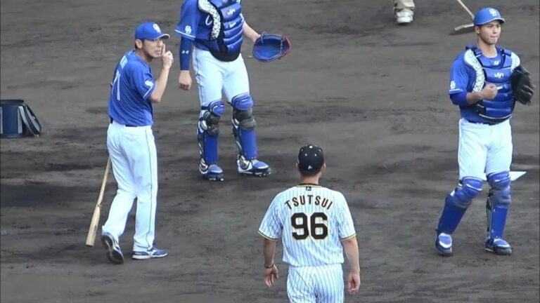 元中日の阪神・筒井コーチに向かって荒木コーチ「シーッ！内緒」（2023年7月17日）