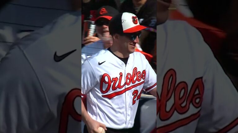 What a grab by this Orioles ballboy 😱  #mlbhighlights