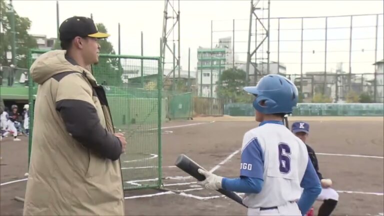 阪神タイガース　佐藤輝明選手が西宮で野球教室