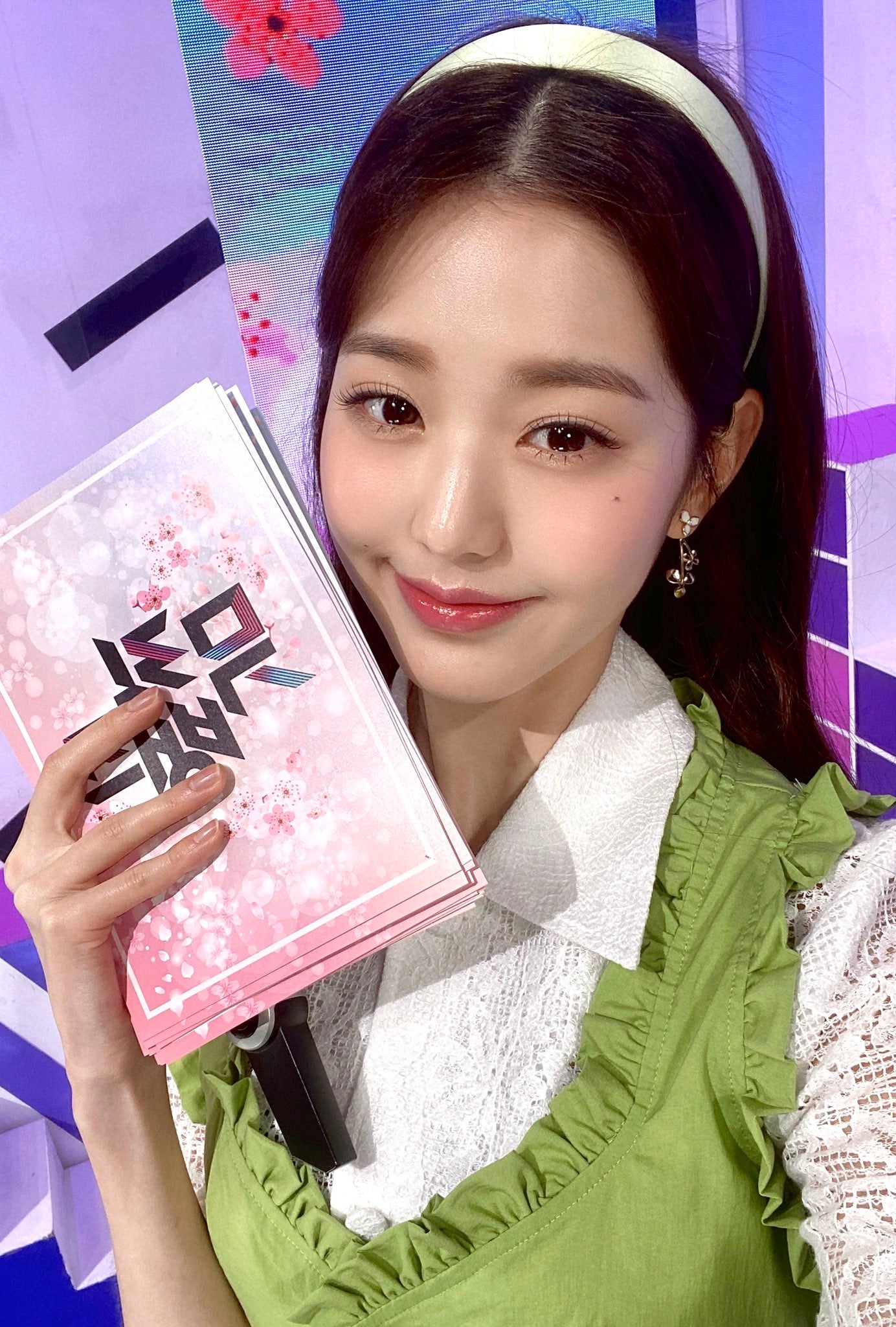 220422-kbs-music-bank-twitter-update-with-jang-wonyoung-k-pop