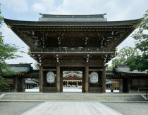 人気占い師・木下レオンさんが「毎年必ずご祈祷を受ける神社」…あらゆる災いを取り除く“最強の厄除け”も紹介