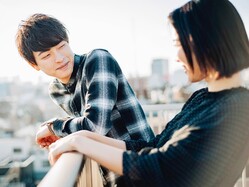  愛情がダダ漏れ。男性が本命彼女だけに見せる「溺愛サイン」 