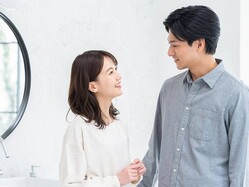  一刻も早く親密になりたい。男性が本命の女性だけに出す「愛情サイン」 