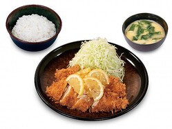 「レモンおろしささみかつ定食」（税込 780円）