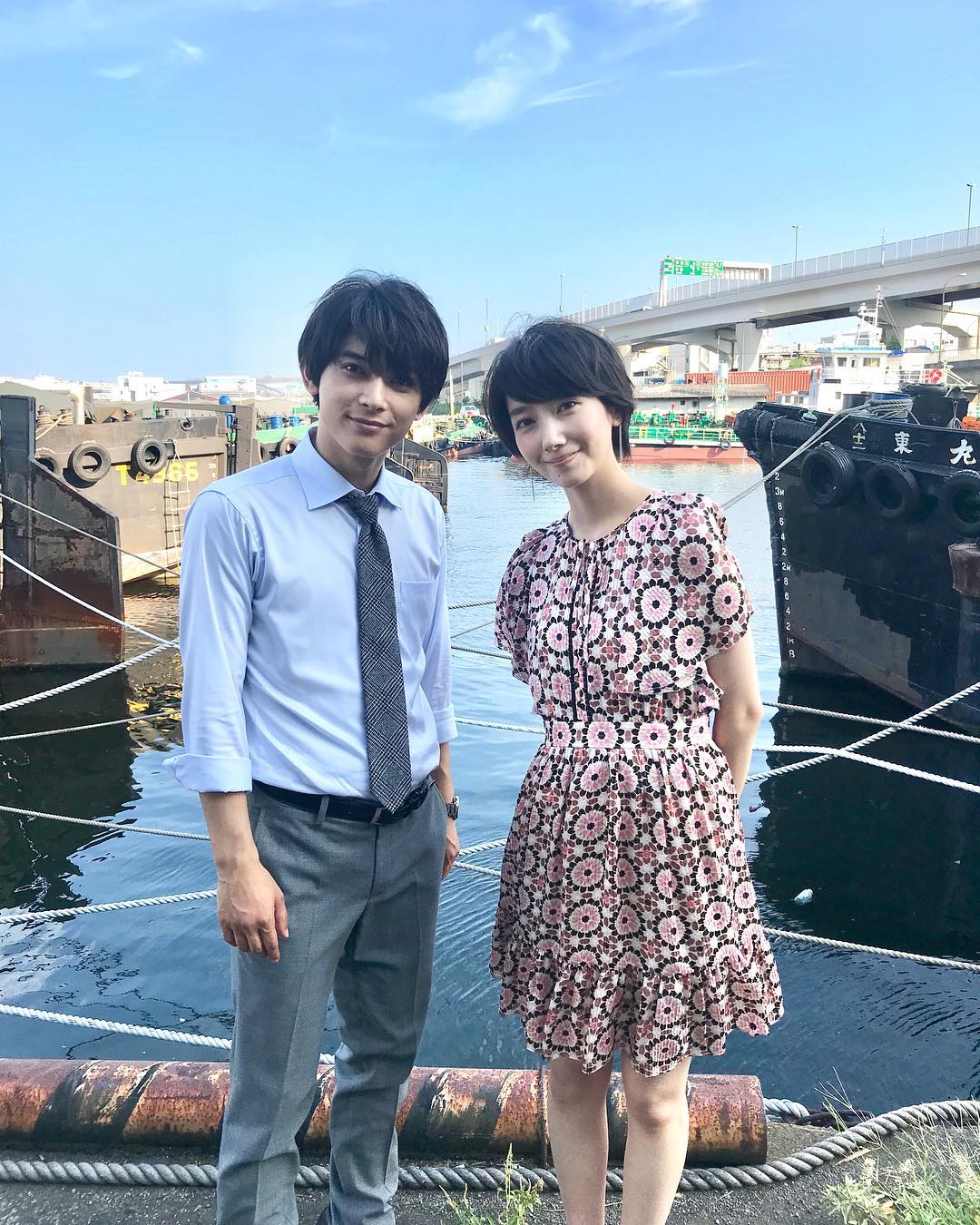 Survival Wedding 今夜10時サバイバル ウェディングです この二人 なぜこんなところに この二人の動画も後ほどアップします 愛されワンピのさやか 袖まくり王子 海と麗しきお Media Wacoca Japan People Life Style