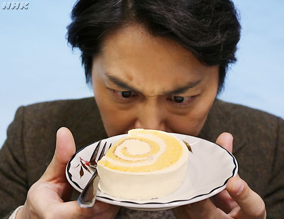 Nhk Natsuzora なつぞら 息子 雪次郎が作ったバタークリームのロールケーキを父 雪之助役の安田顕さんに睨 にら んでもらいました 朝ドラ なつぞら 安田顕 睨み飯 なつぞ Wacoca