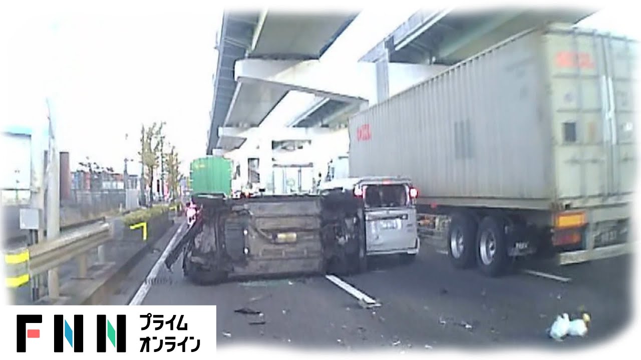 瞬間映像 トレーラー突っ込み多重事故 24台衝突 横転も News Wacoca Japan People Life Style