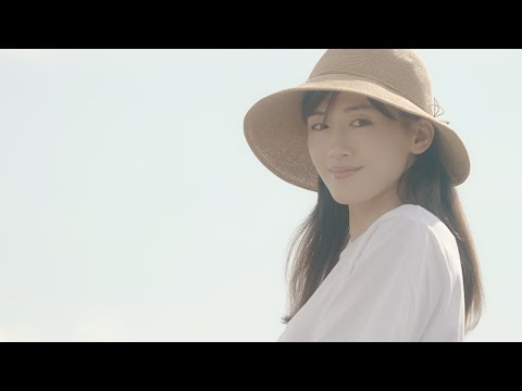 綾瀬はるか 釣りに挑戦するも初心者バレバレ ハニカミ笑顔が可愛い ユニクロ Cm Videos Wacoca Japan People Life Style