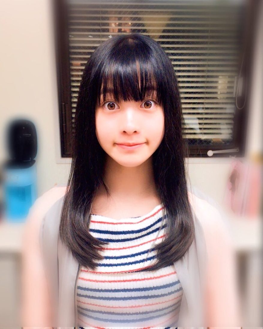 橋本環奈 すっぴんだけど髪色変わったので写真撮りましたー 何か変な顔しててゴメンなさい 笑 それにしても 髪の毛伸びたなぁ 最近は髪 乾かしてると 量も増えたなぁって感 Wacoca Japan People Life Style