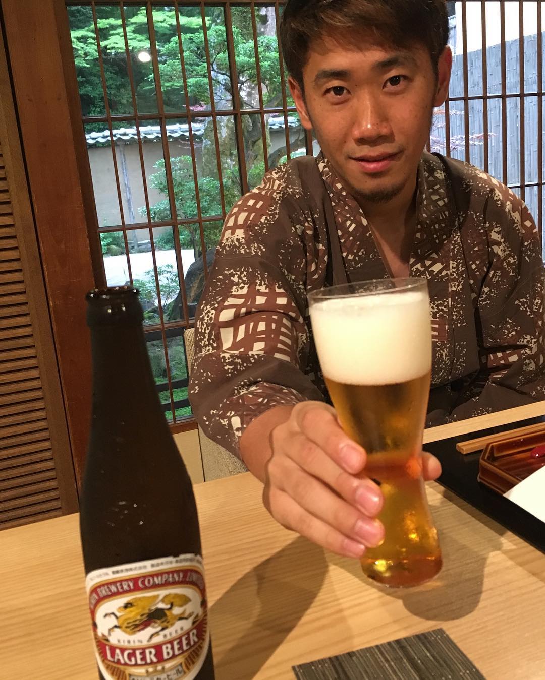 香川真司 温泉あがりの乾杯 いいでしょ オフだから一杯だけ笑 彼氏と温泉なうに使っていいよ 彼氏とデートなうに使っていいよ 彼氏と なうに 使っていいよ すみませ Wacoca Japan People Life Style