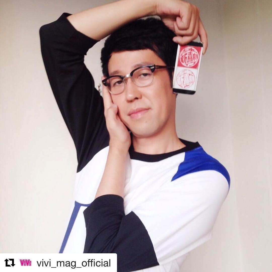 小籔千豊 Repost Vivi Mag Official With Repostapp カズニョロの美の秘訣 吉本新喜劇ィズシールで ポーズ決めてくれたぉ Wacoca Japan People Life Style