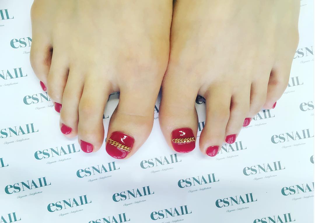 柏木由紀 Newnail 秋らしく ボルドーにほんの少しピンク感というか 透け感というか Nail Esnail ネイル Wacoca