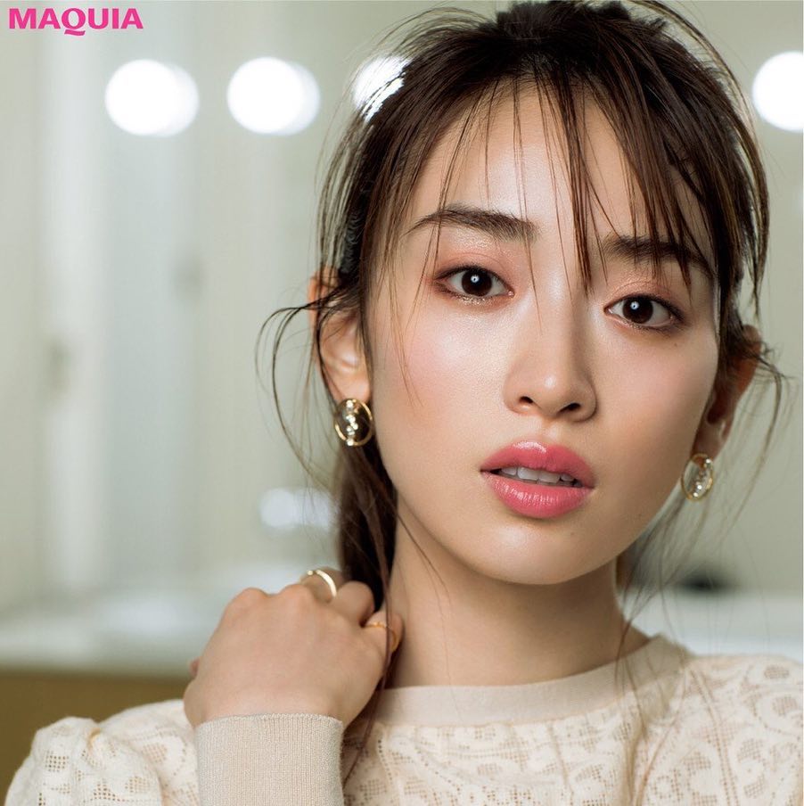 泉里香 マキア11月号は こなれコンサバメイク 集英社 雑誌 メイク Maquia イガリシノブ Wacoca Japan People Life Style