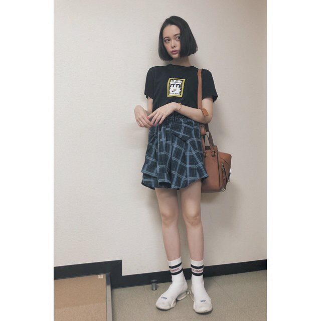 玉城ティナ 仕事に行くのにgwの子供みたいな服着てた Tシャツ Alexachungstagram スカート Jouetie Official シャツを巻いた風に Wacoca Japan People Life Style