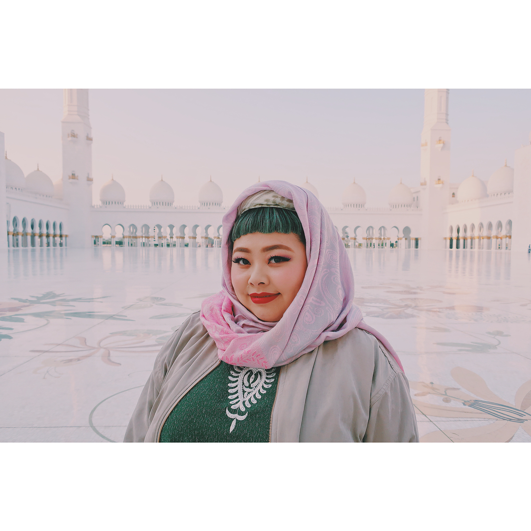 渡辺直美 Abu Dhabi アブダビ シェイク ザイード グランド モスク 綺麗すぎて言葉失う 砂漠登れなくて言葉失う ドバイモールで買った ワンピまじオキニ A Wacoca