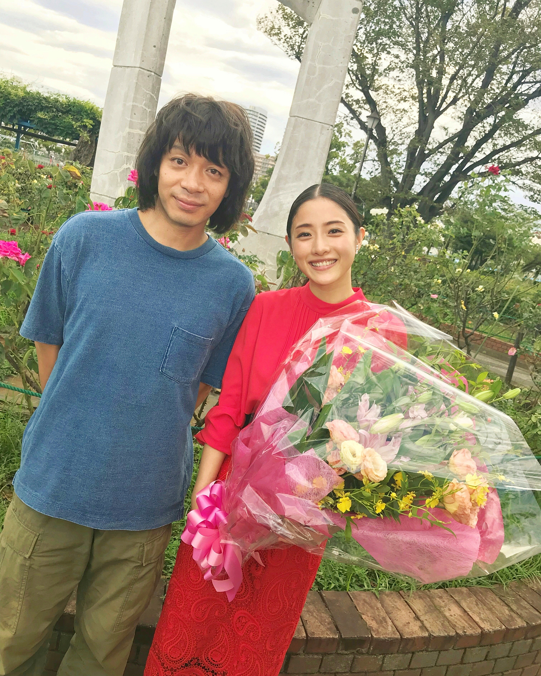 高嶺の花 昨日 高嶺の花 主演 石原さとみ さんがクランクアップを迎えました こんなにスタッフに支えてもらって 愛した事はないです と言ってもらえて感無量 Wacoca Japan People Life Style