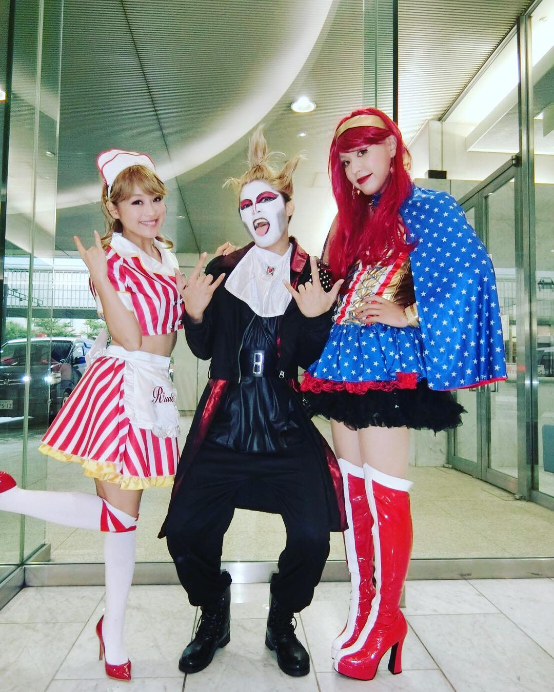 鈴木奈々 今年のハロウィンのコスプレはアメリカンウエイトレスにしました O 代最後のハロウィンはヘソ出しにしました Z Rudegirl O Wacoca Japan People Life Style