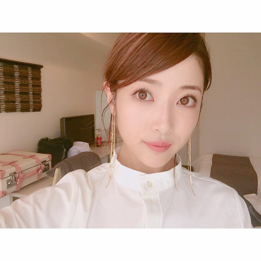 舟山久美子 今日はまとめ髪にしたよ Hairstyle ヘアアレンジ 簡単 Wacoca Japan People Life Style