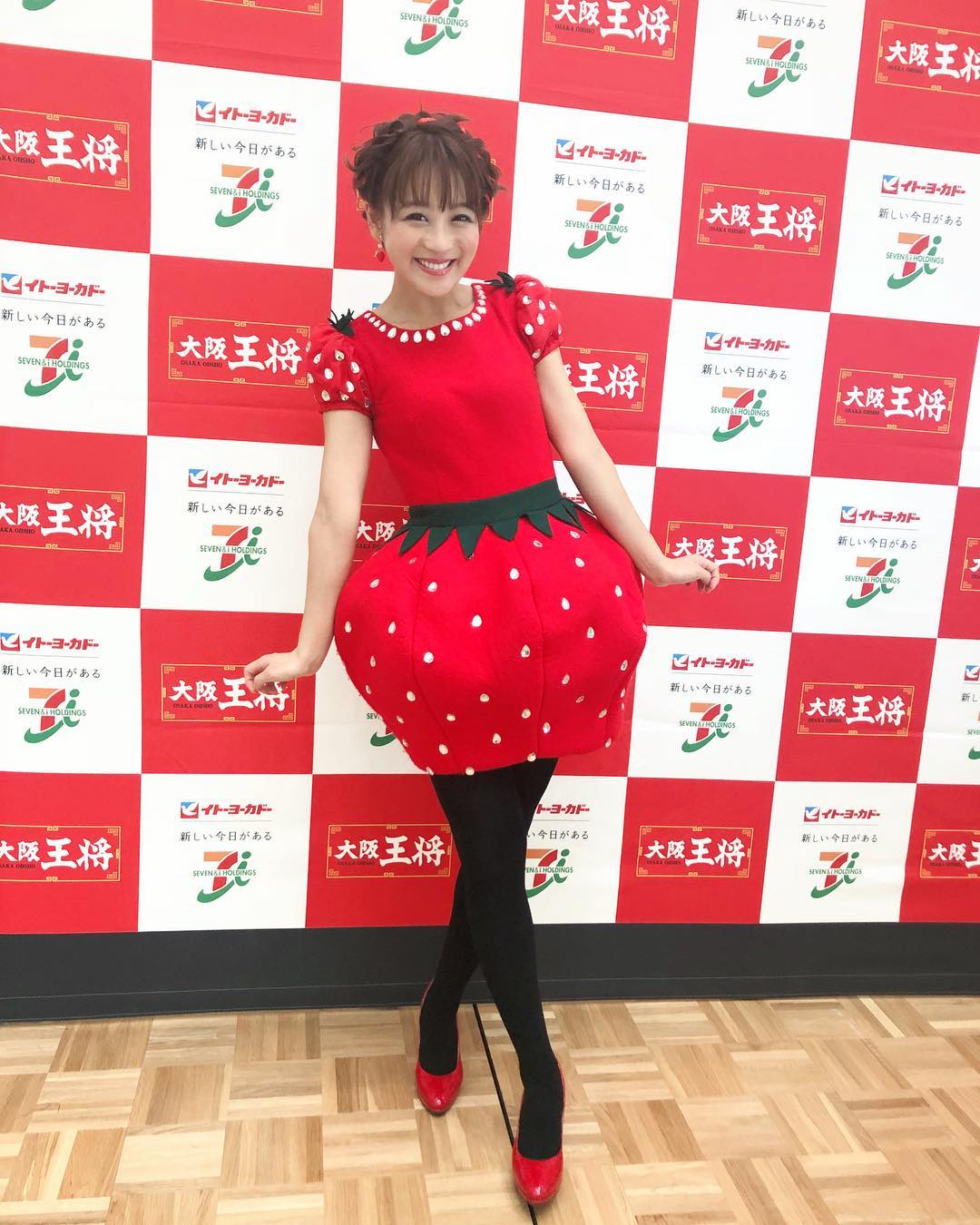 鈴木奈々 今日 イベントに来てくれた皆さん 本当に本当にありがとうございました 今日は ハロウィンの日が近いのでコスプレをしました イチゴのコスプレです Wacoca Japan People Life Style