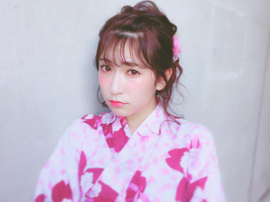 吉田朱里 今日のmake 浴衣におフェロ感をプラス 前髪もシースルーにして 後れ毛を少し出して全体をまとめてもらいました 浴衣ヘアアレンジ 浴衣女子 浴衣 おフェ Wacoca Japan People Life Style