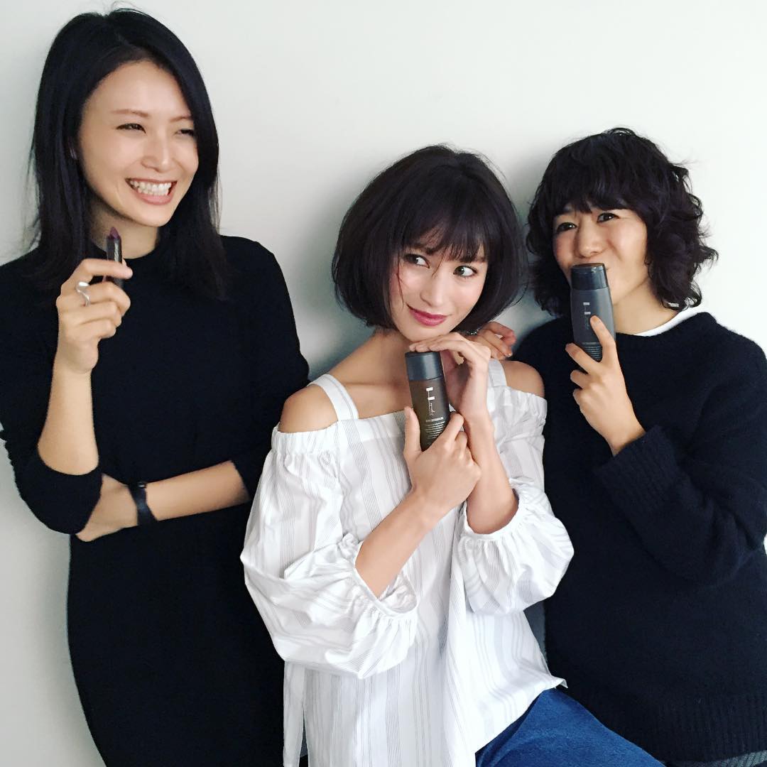 早坂香須子 今日は Rosy 春号の撮影です Cosmekitchen のオリジナルブランド F Organic ディレクターの田上陽子さんと モデルの黒田エイミ Wacoca Japan People Life Style