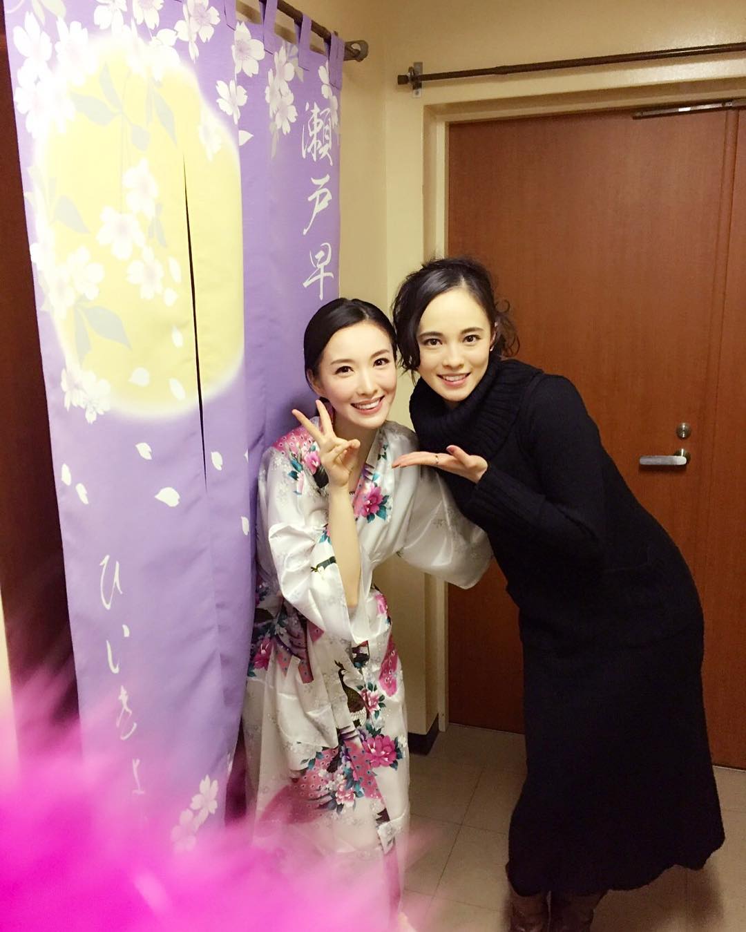 瀬戸早妃 美しすぎる 宝塚元雪組の大湖せしるさんが 紅き谷のサクラを観にきて下さいました 本当に本当に嬉しかったです とても気さくにお話して下さり 素敵な方でした Wacoca Japan People Life Style