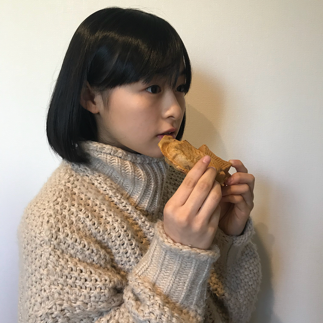 森七菜 たい焼き どこから食べますか もりななは真ん中から ガブッと そこ 頭かしっぽ以外の 選択があったとは たい焼きの食べ方 Wacoca Japan People Life Style