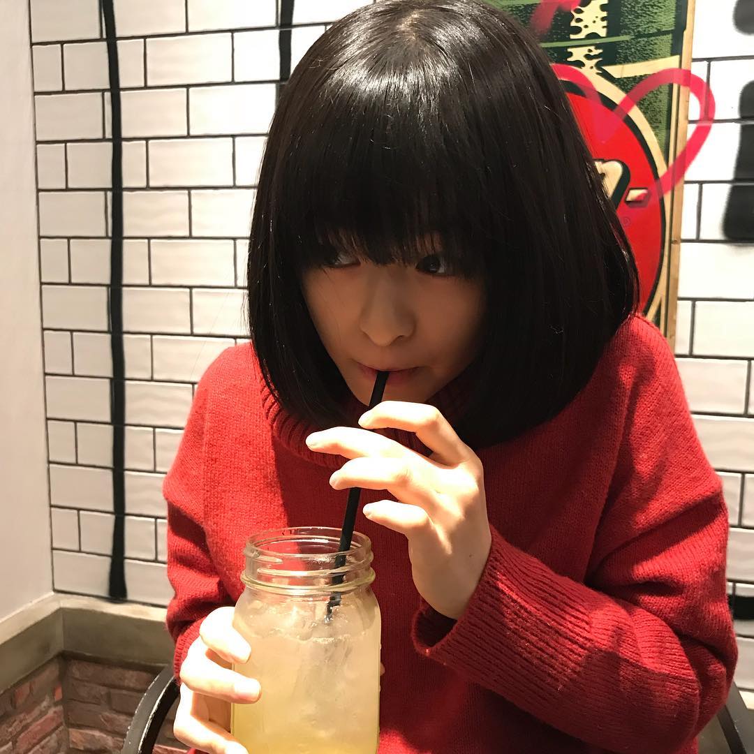 森七菜 初めて飲んだ味のジュース オシャレなグラス ジュース 初めての味 どんな感じだったかはぜひともストーリーで 笑 見ればきっと分かる この写真は飲む直 Wacoca Japan People Life Style