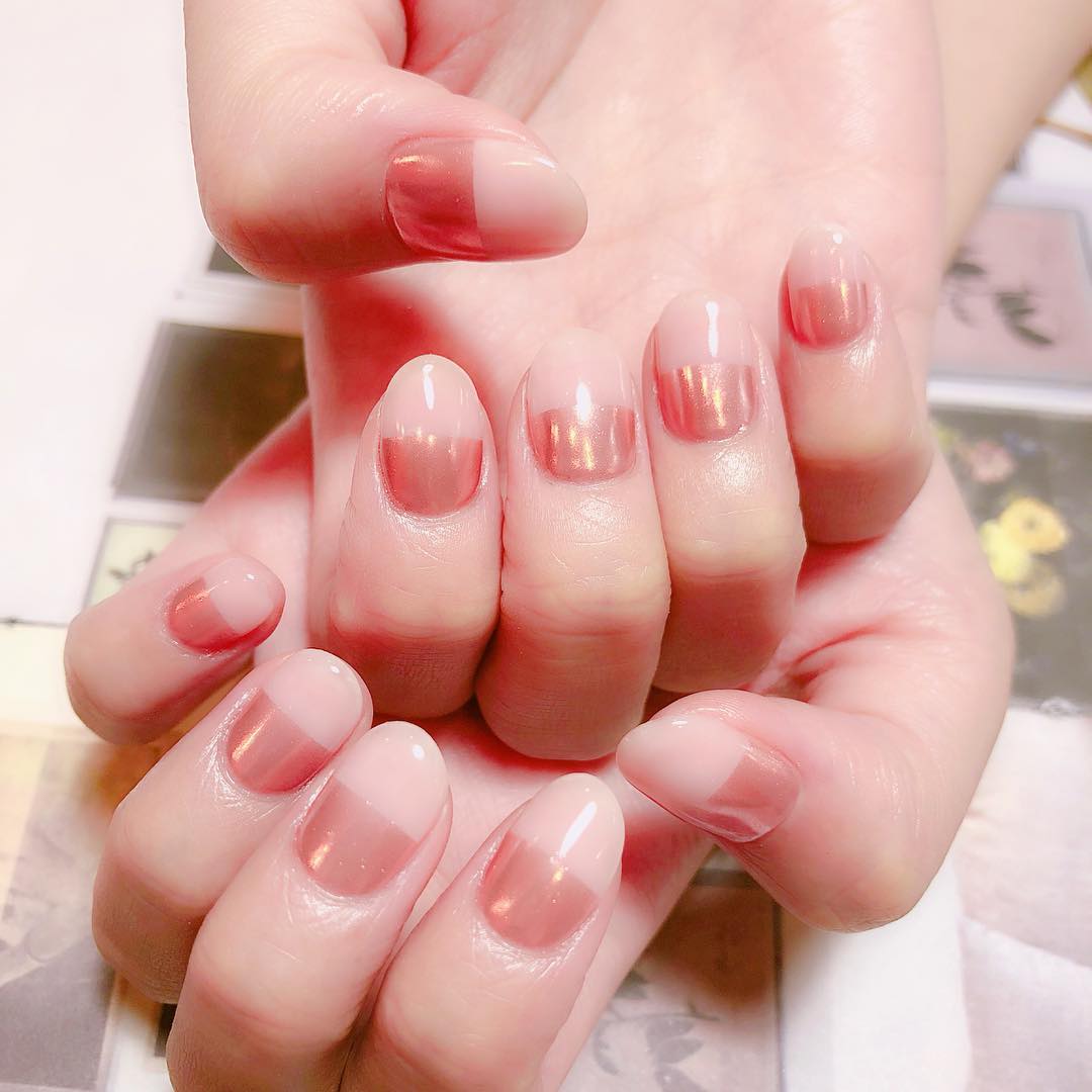 中村里砂 撮影があるからシンプルnail コッパーピンクのミラーかわい Wacoca Japan People Life Style