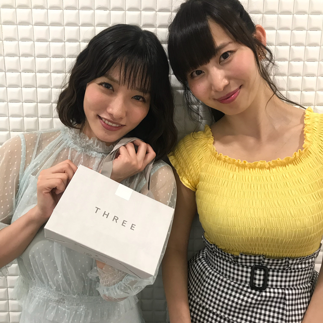 今野杏南 塩地さんからお誕生日プレゼント頂いてしまった おねだりしてたthreeのチーク ありがとうございますっ 誕生日プレゼント Three Thr Wacoca Japan People Life Style