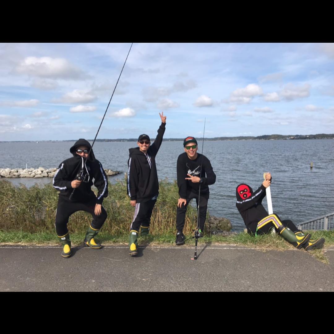 山下健二郎 やっといけたぜぇぇぇ Wanima釣り部 In 霞ヶ浦 ばちばちの真剣勝負 さぁ どっちが勝ったかは今日の深夜1時からのオールナイトニッポン聞いてね Wacoca Japan People Life Style