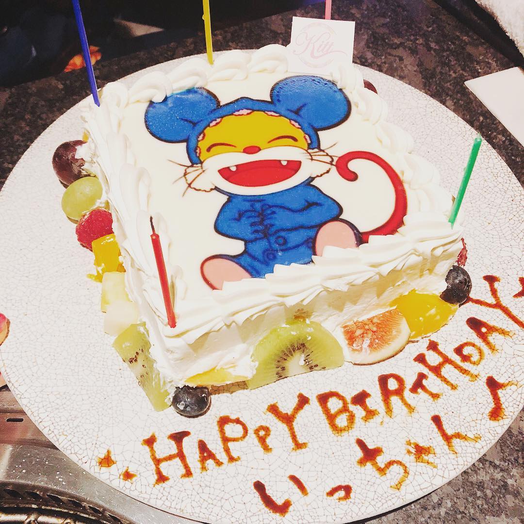 菊地亜美 にゃんちゅーに似てるから 旦那さんの誕生日ケーキは にゃんちゅー お友達がお祝いしてくれました Wacoca Japan People Life Style