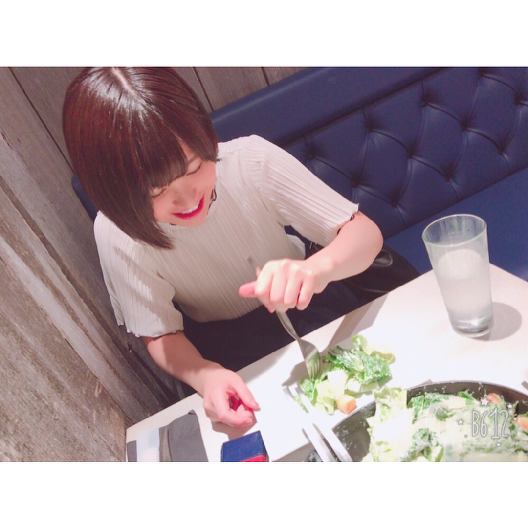 佐藤栞 ももちゃんとご飯 彼女とデートなう に使っていいよ Umamiburger Dinner Salad Humberger 大西桃香 Wacoca Japan People Life Style