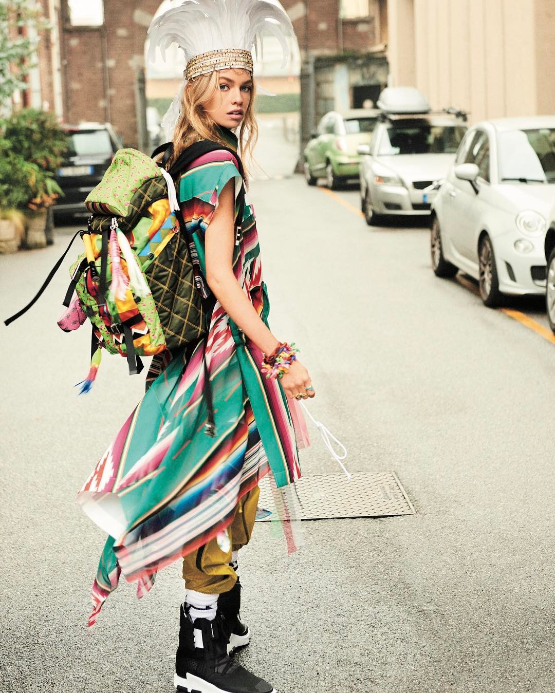 Voguejapan Fresh Upbeat がテーマの Vogue Japan 6月号は本日発売 イットガール ステラ マックスウェルがハッピーなバックパッカースタイルをまとっ Wacoca Japan People Life Style