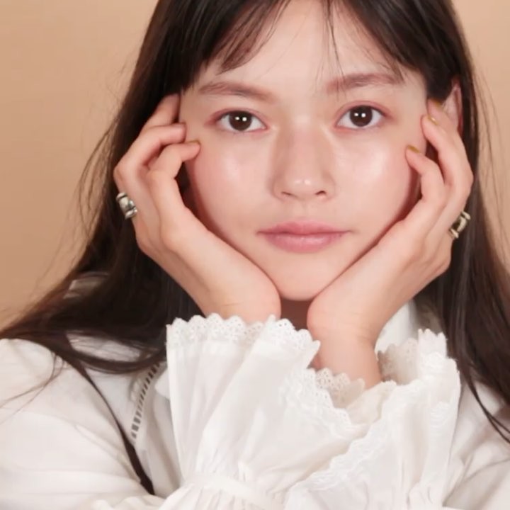 Voguegirljapan トレンドメイクを動画でお届け 秋にぴったり プチプラコスメで 落ち着いたトーンのピンクメイク にtry Whomee のピンクベージュのアイライナーで Wacoca Japan People Life Style