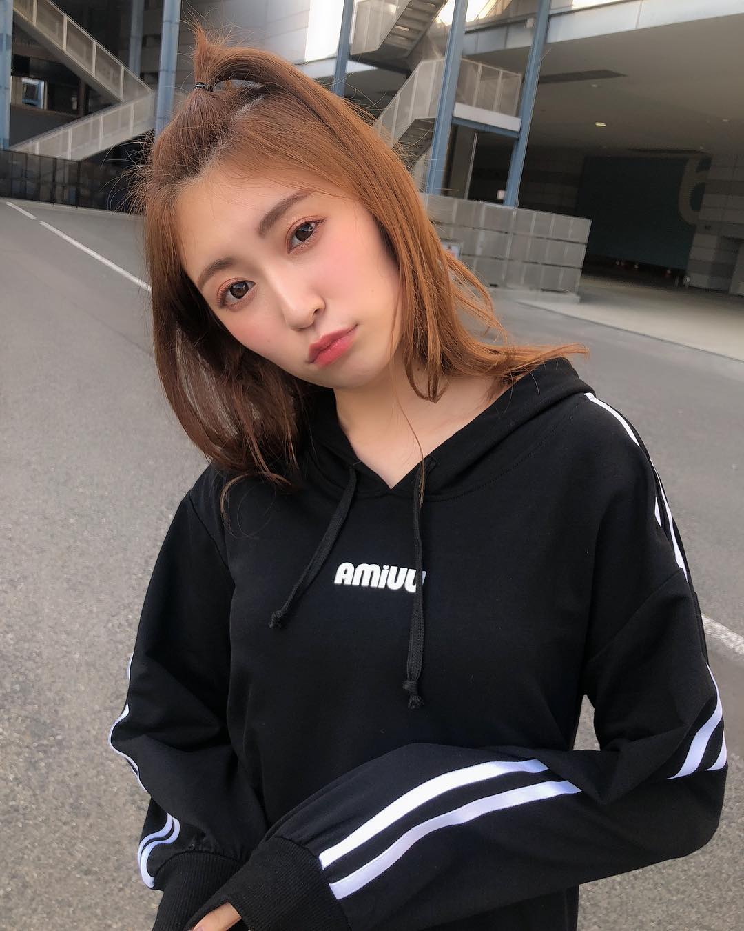 吉田朱里 今日は休日コーデって感じ Amiuuwink のロングパーカー とにかく楽ちん 裾のスリットが動きやすい でも女の子らしい フードも 大きめで首もざっくり Wacoca Japan People Life Style