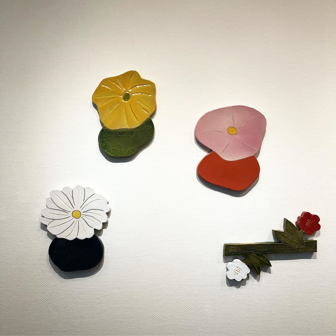 Madamefigarojapon 現在スパイラルで開催中の 石本藤雄展 マリメッコの花から陶の実へ 松山 京都と巡回し ここ東京で最終となります 可愛らしいお花の陶板から侘び寂びを感じさせ Wacoca Japan People Life Style