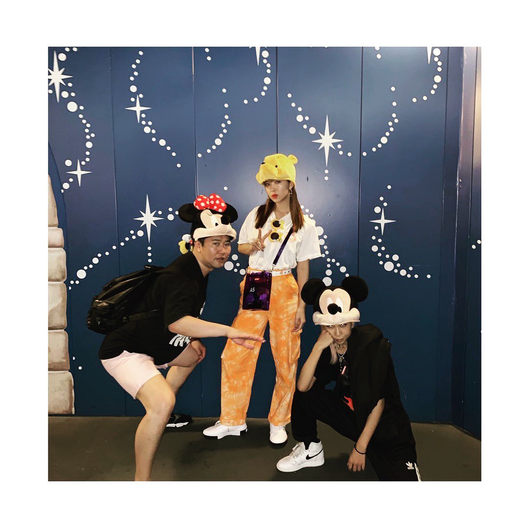 藤田ニコル 誕生日の時にもらった ディズニー チケットで 撮影終わりに 念願の3人でディズニー 楽しかったけど 笑って疲れた Wacoca Japan People Life Style