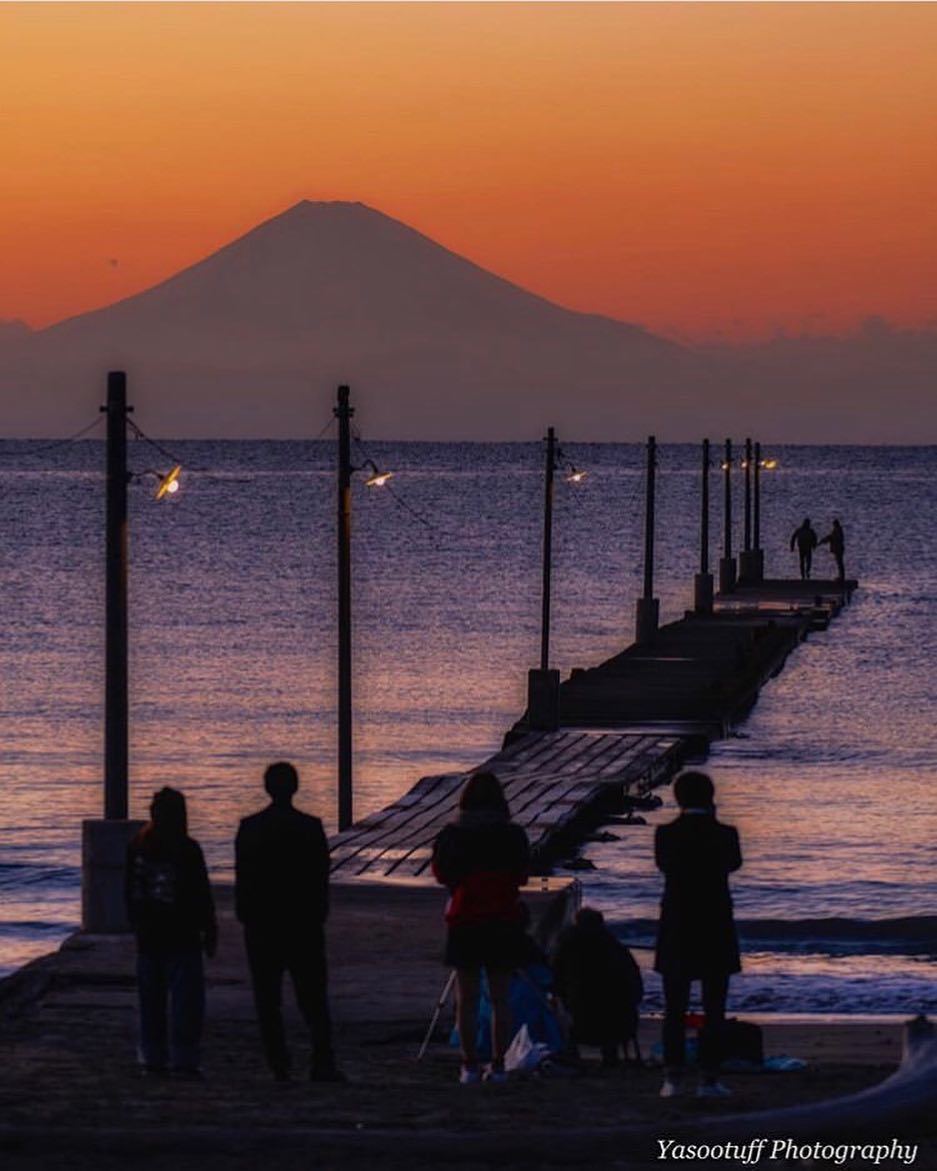 Retrip Nippon Retrip 千葉県 千葉 県南房総市にある原岡桟橋 夕焼けの向こうに見える富士山がとっても美しいですよね 晴れた日には特に美しい景色が見られますよ こ Wacoca Japan People Life Style