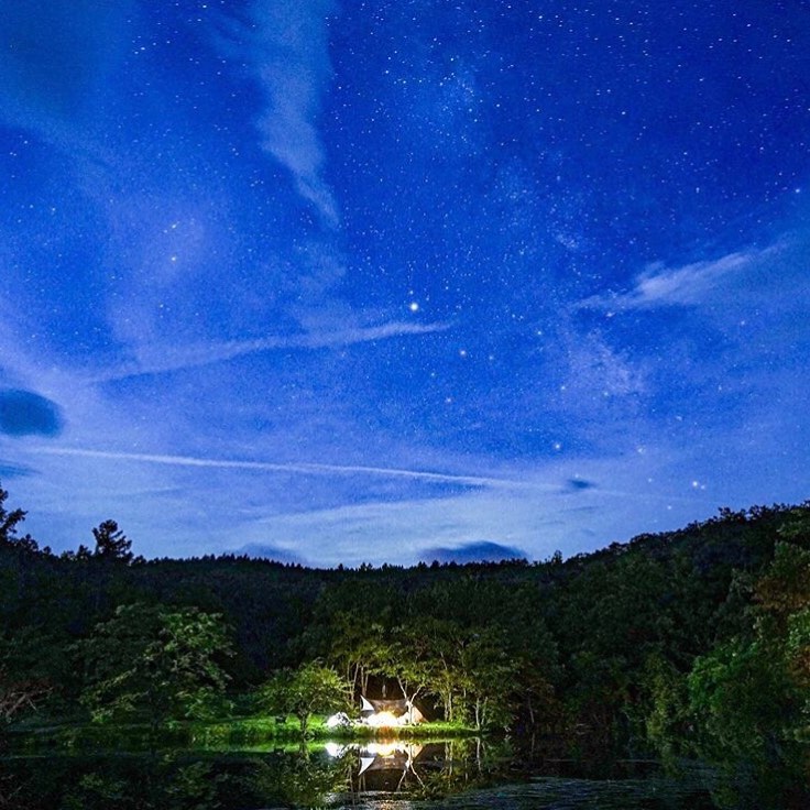 Hinataoutdoor Tomotech54さんのpic 夜空の写真集に出てきそうな 澄んだブルーが美しい空と星 キャンプでこんな風景も撮れるんですね 梅雨もそろそろ開ける Wacoca Japan People Life Style