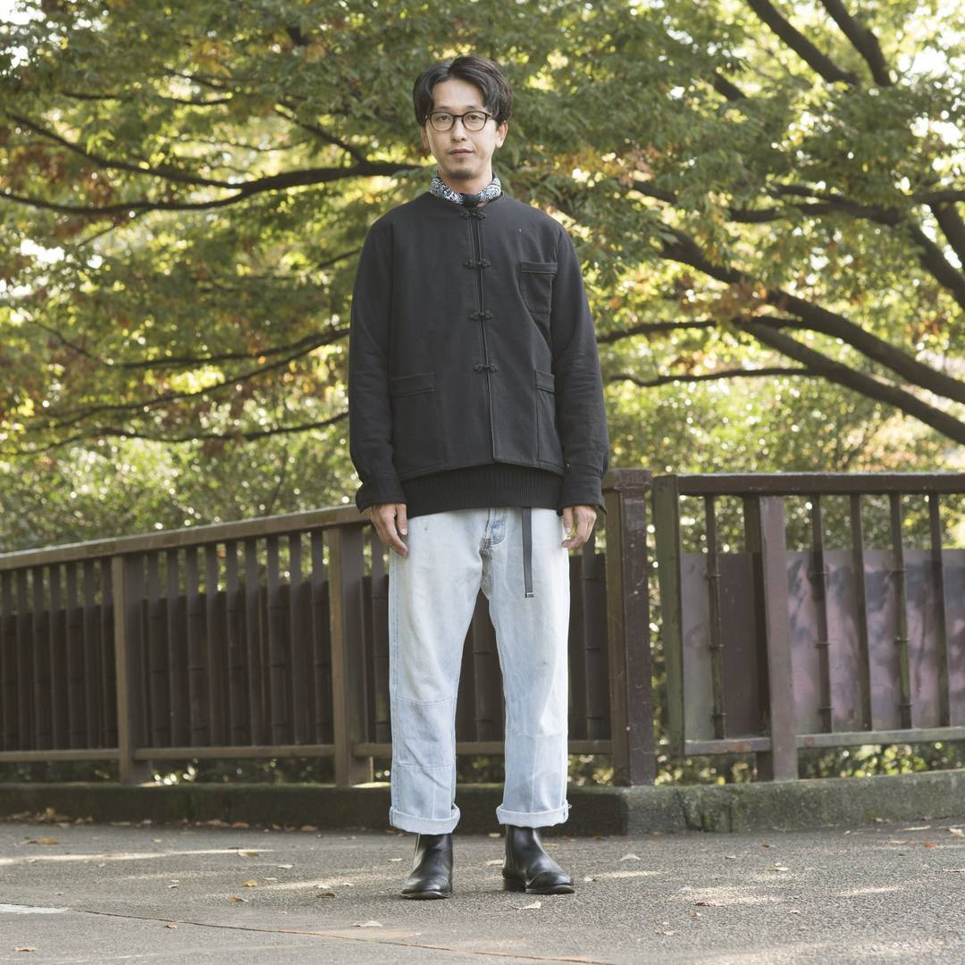 Uomomagazine 小松嘉章さん 33歳 スタイリスト 15年ほど前 まだ文化服装学院の学生だった頃に無理して買ったジーンズを引っ張り出してきました と小松さん そのジーンズと Wacoca Japan People Life Style