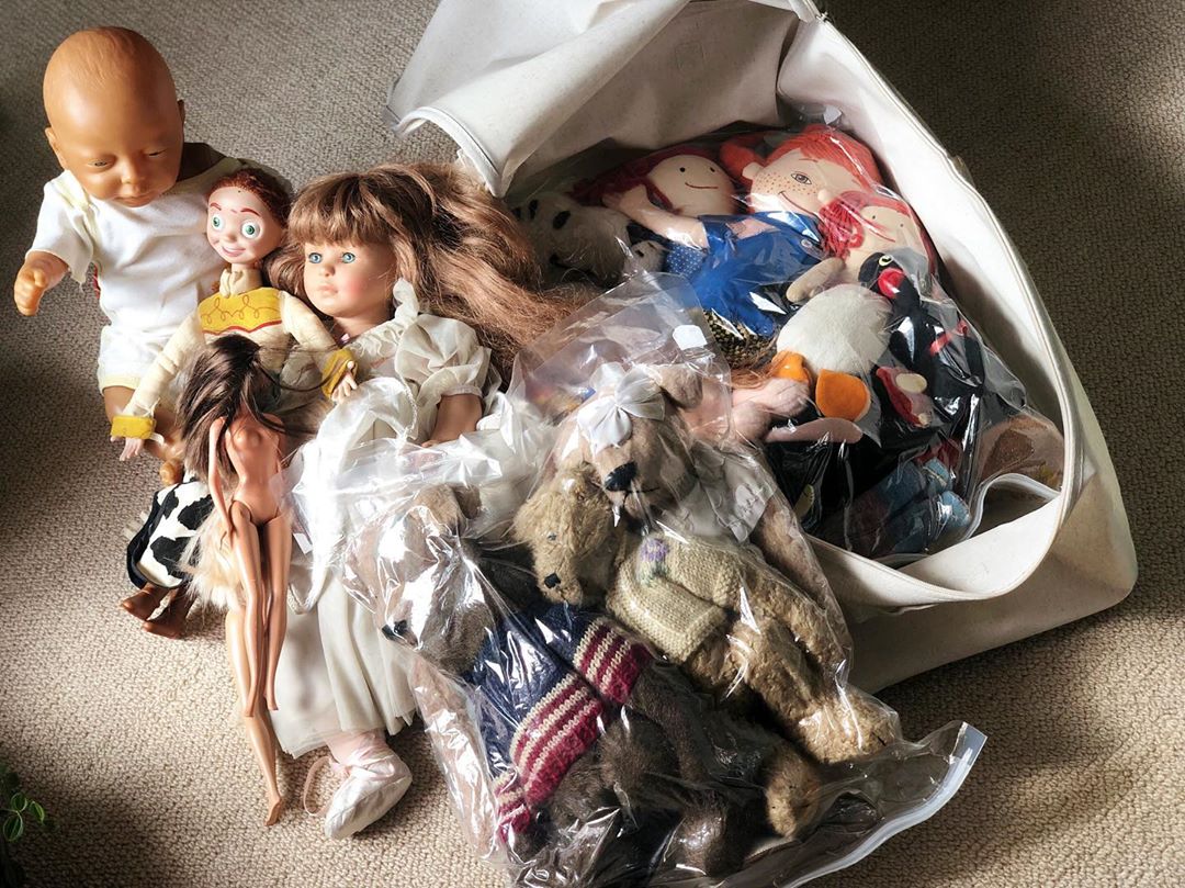 桐島かれん 今日は 納戸に眠っていた 子供たちのお気に入りだった人形の整理 私の思い出でもある子供たちが小さかった頃の品々は なかなか捨てられなくって 残すものを厳選して Wacoca Japan People Life Style