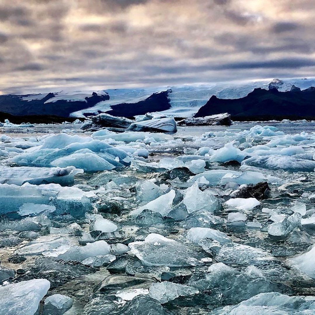 Retrip Global Retrip アイスランド 氷の世界が広がるこちらは アイスランドにある ヨークルスアゥルロゥン氷河湖 です 自然が作り出したキラキラと輝く絶景です 想像し Wacoca Japan People Life Style