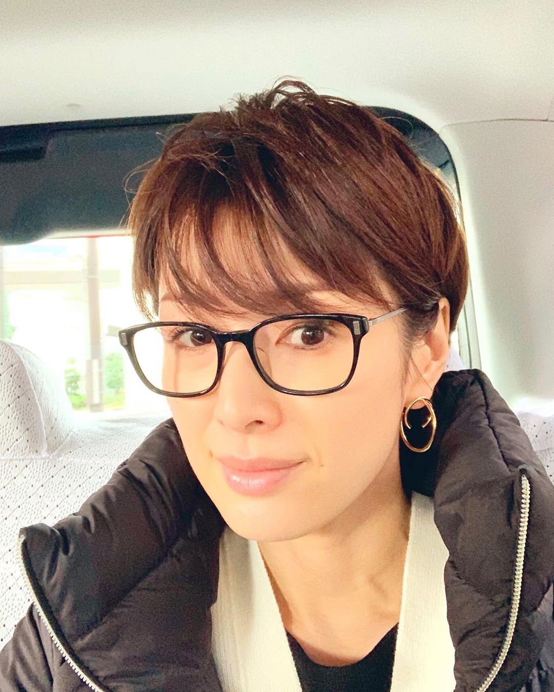 吉瀬美智子 昨日購入したピアス 髪もさっぱり お気に入りのダウンでスポーティに こんな今日1日でした 帰宅してこれからお片付け Wacoca Japan People Life Style