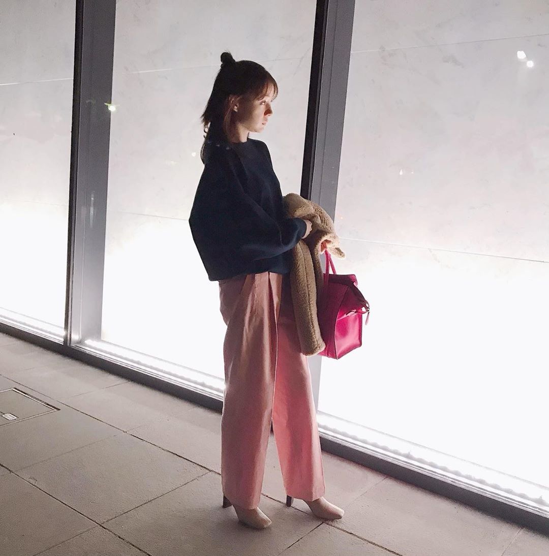 トリンドル玲奈 私服 Stunninglure でピンクのパンツ買いました リネンで あたたかい ネイビートップスも合わせて買ってしまいました Wacoca Japan People Life Style