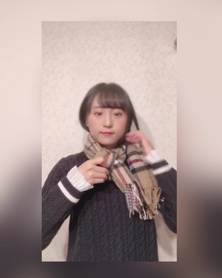 坂口渚沙 久しぶりに マフラーの巻き方動画 早く出さなきゃ マフラーの時期 終わっちゃうって思って 笑 マフラー マフラーの巻き方 クロス巻き Wacoca Japan People Life Style