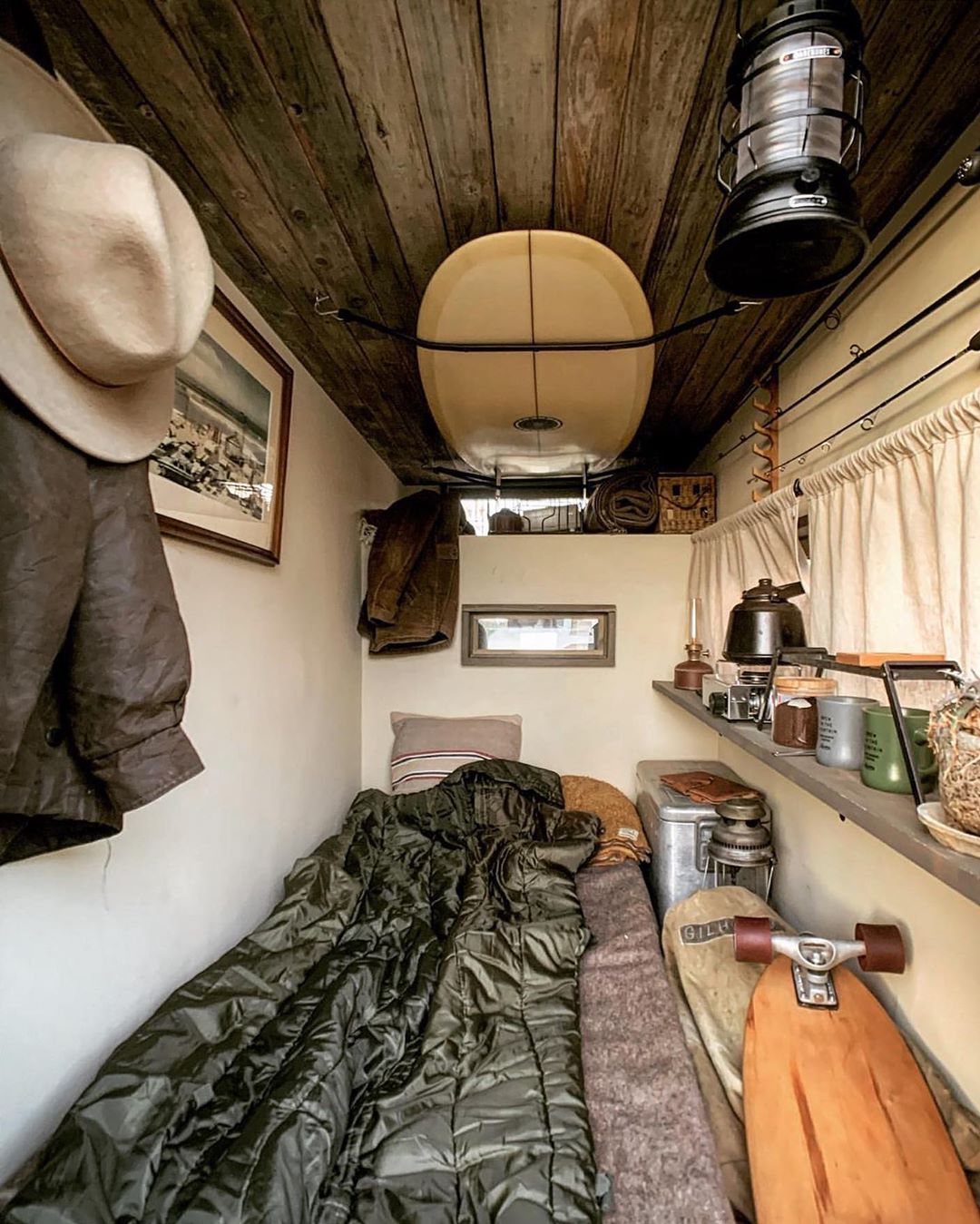 Camphack アウトドアライクな部屋のように見えるこちらは なんとトラックの荷台に設けられたリビングスペース 車に思い思いのカスタムを施して旅を楽しむカートラキャンパーが急増 Wacoca Japan People Life Style