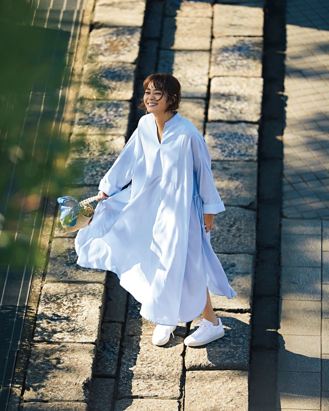 Leemagazine Lee3月号 Pick Up コーディネート まさに一枚で絵になる 風にゆれるワンピース シルエットも素材感も ゆれる服 の名にふさわしい Wacoca Japan People Life Style